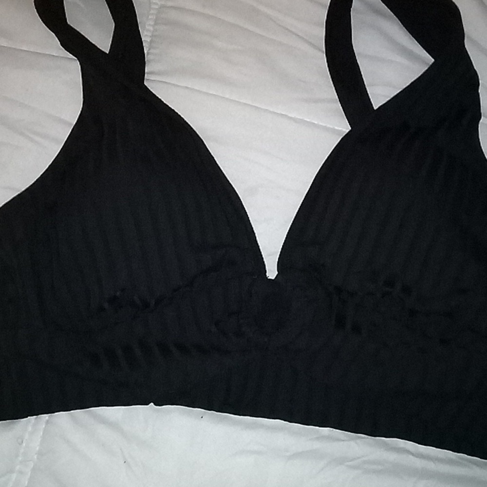 Keyhole detail very cute Bralet